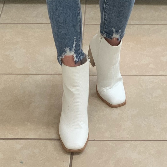 Famous Croc White Booties - Picture 3 of 3